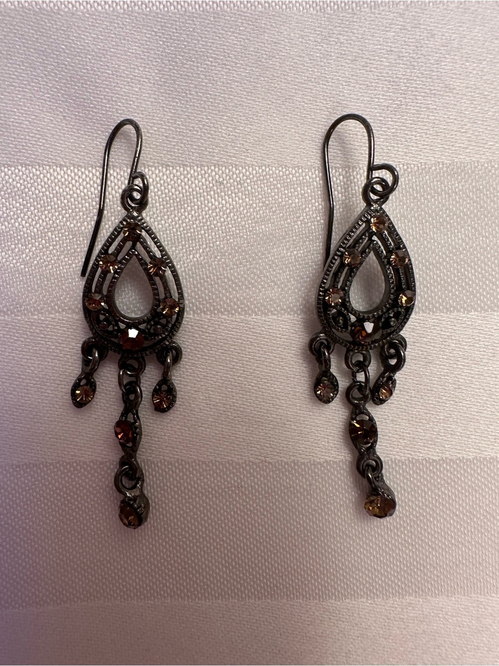 Vintage-Inspired Black Teardrop Dangle Earrings with Brown Rhinestones